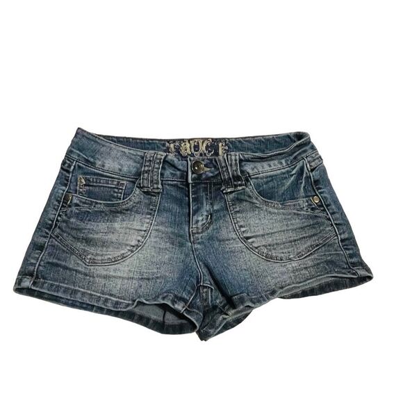 10/$25🦋 Truce Medium Wash Low Rise Denim Shorts - Size 5 - Picture 1 of 11